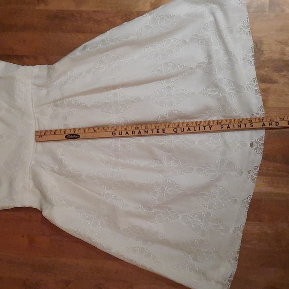 Classic Lace Dress - Picture 8 of 8